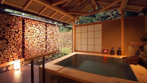 Bathtub spa outdoor