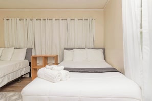 A hotel room with two beds, a wooden nightstand, and a set of towels. - 10 Min to Downtown, Close to Dining-Boxwood Beauty (Columbus)