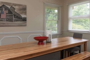 Dining - 10 Min to Downtown, Close to Dining-Boxwood Beauty (Columbus)