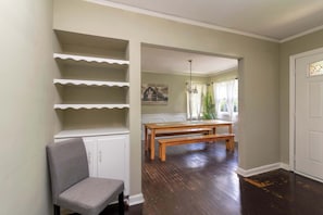 A room with a dining table, a bench, a chair, and a white cabinet. - 10 Min to Downtown, Close to Dining-Boxwood Beauty (Columbus)