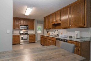 Fridge, microwave, oven, stovetop - Pool, Fenced Yard, & Patio! Ventura Vista Retreat (Columbus)