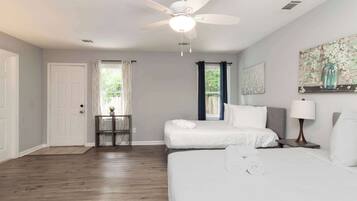 4 bedrooms, desk, iron/ironing board, travel crib