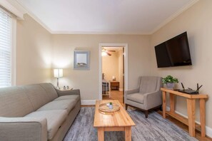 TV, offices - Pool! Near Downtown&Parks- The Cozy Guest Cottage (Columbus)