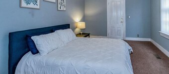 Moments to Chattahoochee-Cottage - Walk-To-Dining!