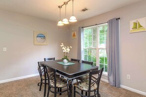 Dining - Near Shops, Dining & Airport- The Hilltop Bungalow (Columbus)