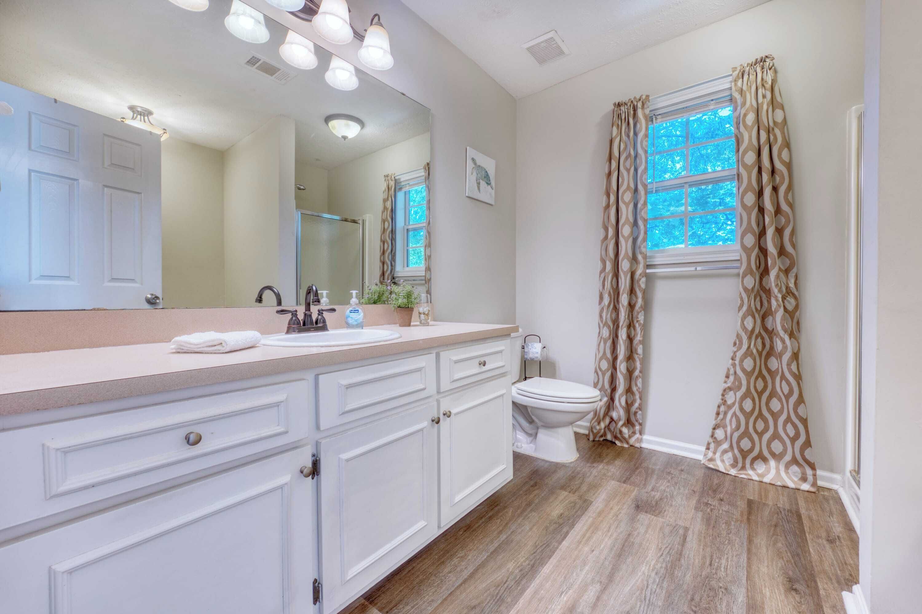 Shower, hair dryer, towels, shampoo