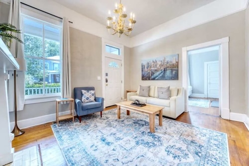 Near Parks Downtown & Riverwalk: Midtown Muse Sleeps 14