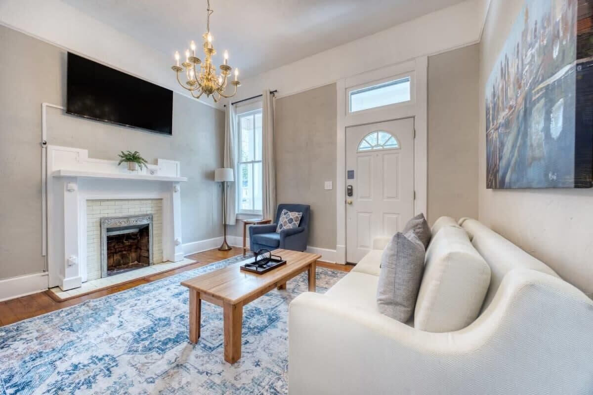 Near Parks Downtown & Riverwalk: Midtown Muse Sleeps 14 - Columbus, GA