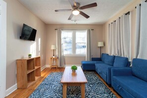 Living area - Near Downtown, Parks & Museum - Midtown Two-Units! (Columbus)