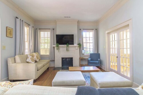 Pet-Friendly Midtown Retreat w/ BBQ & Free Parking