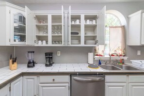 Fridge, microwave, oven, stovetop - Ultimate Group Stay with Private Pool: Sleeps 18 Near Riverwalk (Columbus)