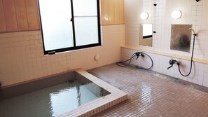 A bathroom with a bathtub, a shower, and a window. - Oshuku Onsen Minshuku Akebonoso (Shizukuishi)