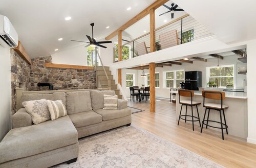 Secluded 4 bedroom Cottage with hot tub & wood burning fire pit