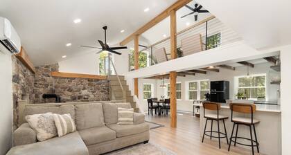 Secluded 4 bedroom Cottage with hot tub & wood burning fire pit