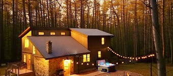 Secluded 4 bedroom Cottage with hot tub & wood burning fire pit