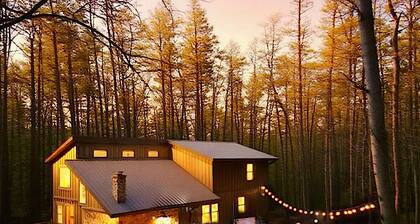 Secluded 4 bedroom Cottage with hot tub & wood burning fire pit