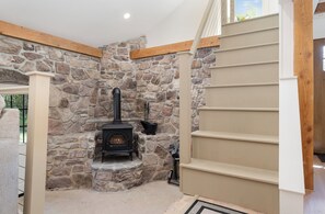 Interior - Secluded 4 bedroom Cottage with hot tub & wood burning fire pit (Loysville)