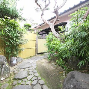 Property grounds - Izu Nagaoka Onsen Hotel Akane (Izunokuni)