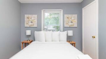 4 Schlafzimmer, Schreibtisch, Bügeleisen/Bügelbrett, Reisekinderbett