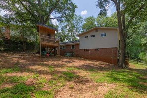 Children’s area - Large Yard with Treehouse! Tri-Level Retreat (Columbus)