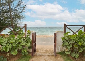 Beach - ®3BR{Beach~Essence}@Terrenas +Pool+Maid+Beachfront (Las Terrenas)