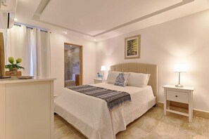 3 chambres, fer et planche à repasser, Wi-Fi, draps fournis