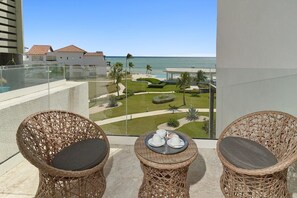 Outdoor dining - ®The{Beach~Spot} @CapcanaParadise +Pool+Beachfront (Punta Cana)