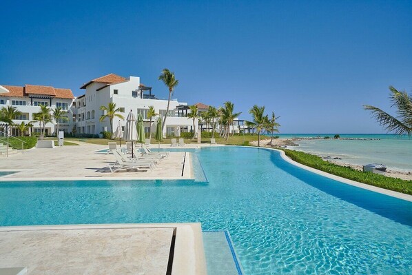 Pool - ®The{Beach~Spot} @CapcanaParadise +Pool+Beachfront (Punta Cana)