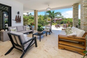 Terrace/patio - ®{Beach & Mountain Villa}@Terrenas+Pool+BBQ+6BR (Las Terrenas)
