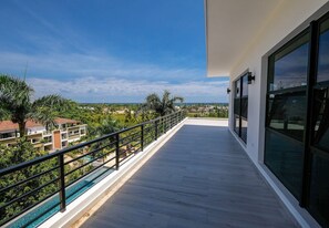 Terrace/patio - ®{Beach & Mountain Villa}@Terrenas+Pool+BBQ+6BR (Las Terrenas)