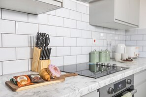 Private kitchen - Manchester Retreat-Free Parking, Sleeps 5, Etihad/Co-op Live (Failsworth)