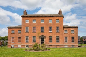 Exterior - Manchester Retreat-Free Parking, Sleeps 5, Etihad/Co-op Live (Failsworth)