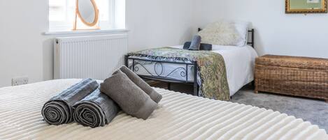 2 bedrooms, iron/ironing board, WiFi, bed sheets