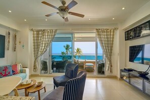 Living area - ®{Las~Olas~Beach~Condo}@JuanDolio +BeachFront+Pool (Juan Dolio)