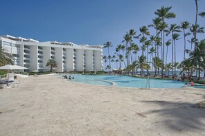 Pool - ®{2Br~Marbella~Views} Jaccuzi +Pool+Beachfront (Playa Juan Dolio)