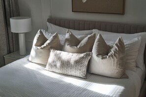2 bedrooms, iron/ironing board - ®{City~Art~Place}@DowntownSD+Pool+GymClose toOcean (Santo Domingo)
