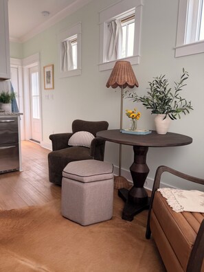 Living area - East Hill Luxe Carriage Studio Across from Publix! (Pensacola)