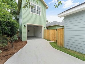 Exterior - East Hill Luxe Carriage Studio Across from Publix! (Pensacola)