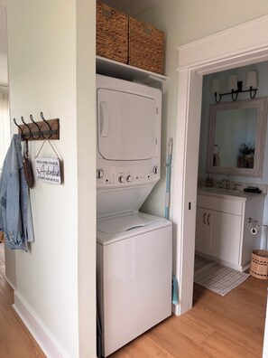 Interior - East Hill Luxe Carriage Studio Across from Publix! (Pensacola)