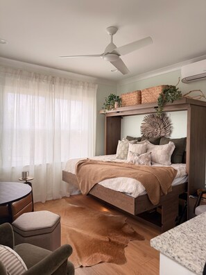 Room - East Hill Luxe Carriage Studio Across from Publix! (Pensacola)