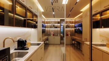 Deluxe Duplex, Balcony, City View | Private kitchen
