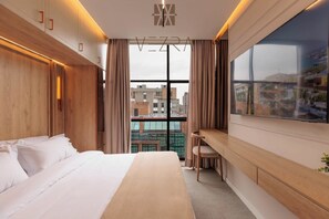 Cortinas blackout, tabla de planchar con plancha y wifi gratis 
