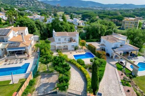 A residential area with multiple houses, a swimming pool, and a stone pathway. - Villa Friesland – Pleasant Villa with Pool in a Peaceful Setting (Calonge)