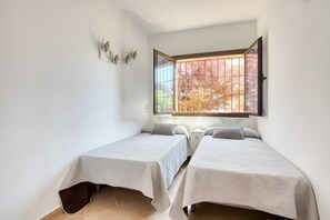 3 bedrooms, WiFi - Villa els ocells – House in a Peaceful Setting with Pool and Beautiful Garden (Calonge)