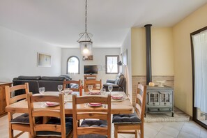 Dining - Villa els ocells – House in a Peaceful Setting with Pool and Beautiful Garden (Calonge)