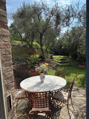 屋外ダイニングエリア