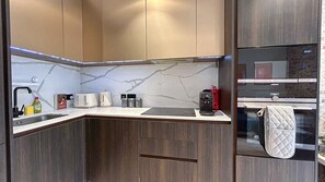 Private kitchen - Furnished Apt near Tower Bridge & Aldgate Station (London)