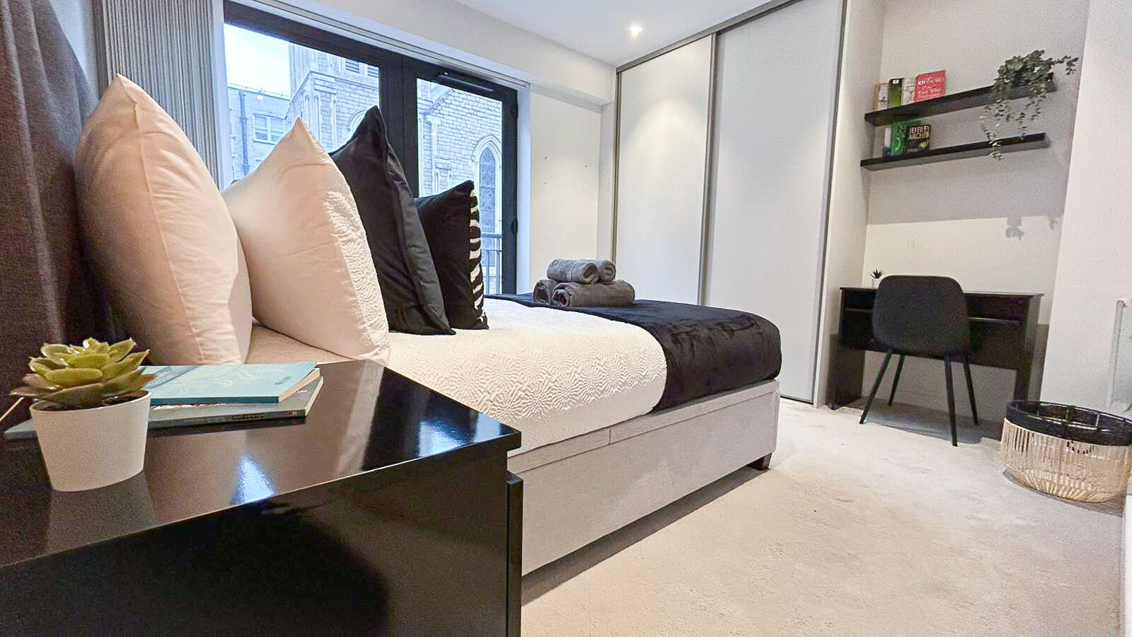 2 Schlafzimmer, Schreibtisch, Bügeleisen/Bügelbrett, kostenloses WLAN