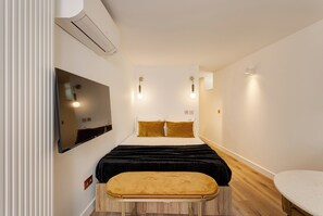 Deluxe Studio | Interior detail - Graça Gate | Mouraria Ground Floor Studio (Lisbon)