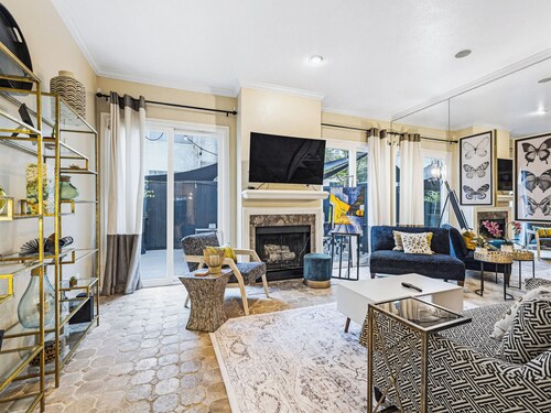 Charming 2 Bedroom Holland Condo